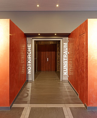 Eingang zum Kunstraum Notkirche